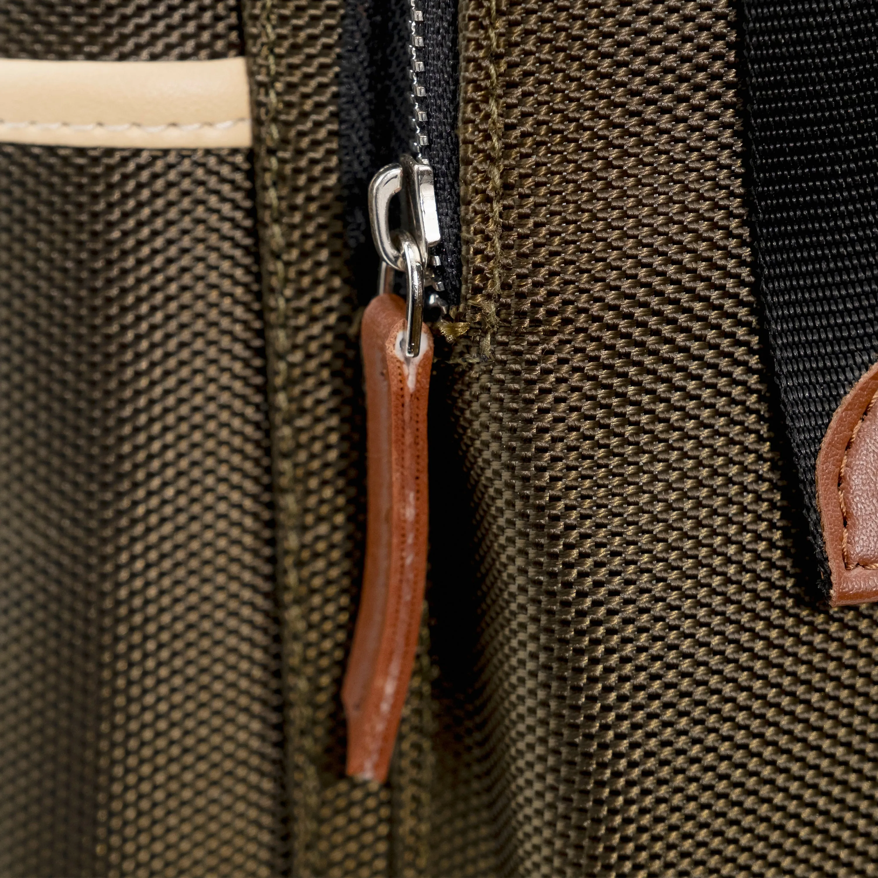 ATOM NEW YORK ULTIMATE BACKPACK - Green and Beige