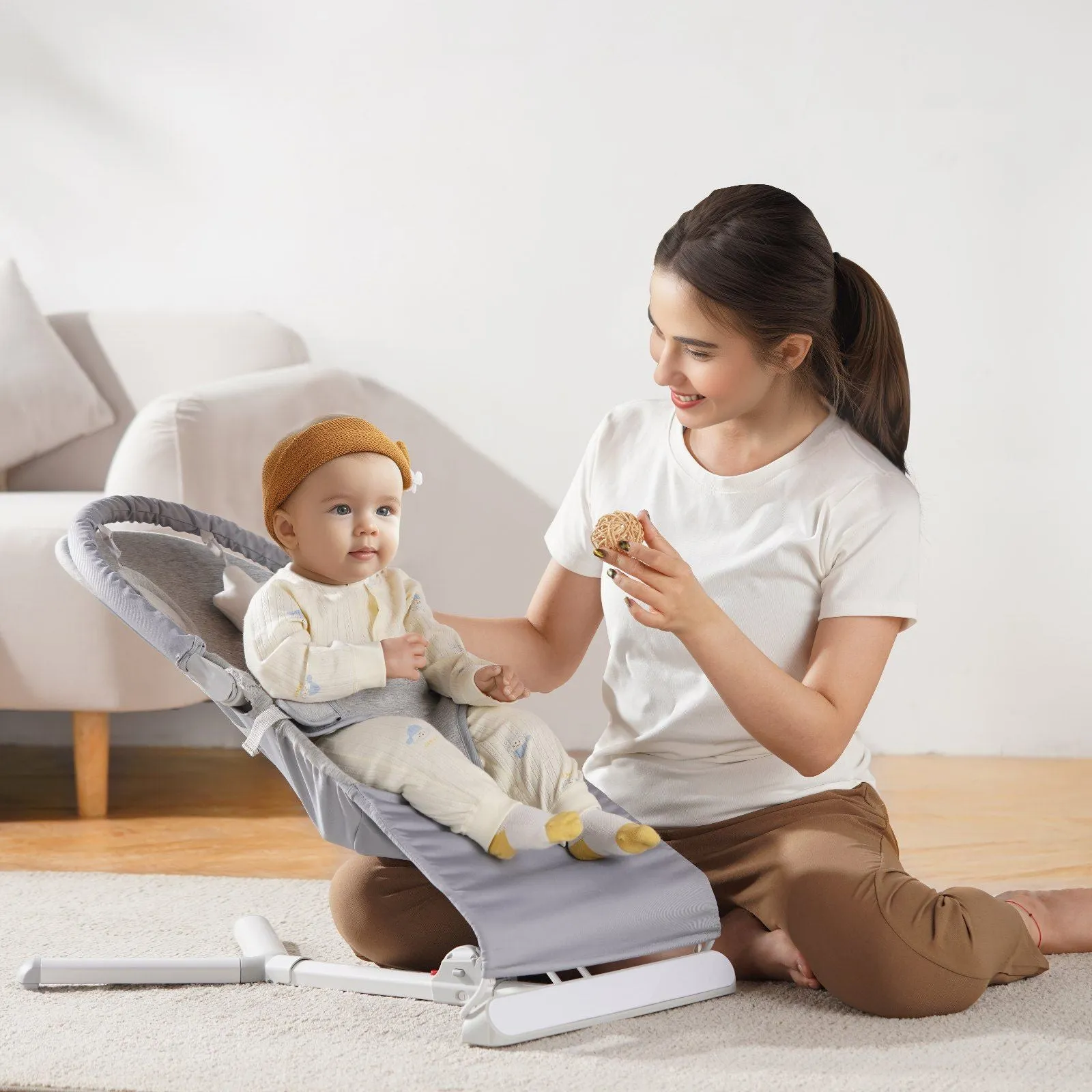 Folding Baby Bouncer Chair for Babies 0-9 Months with Toy Bar