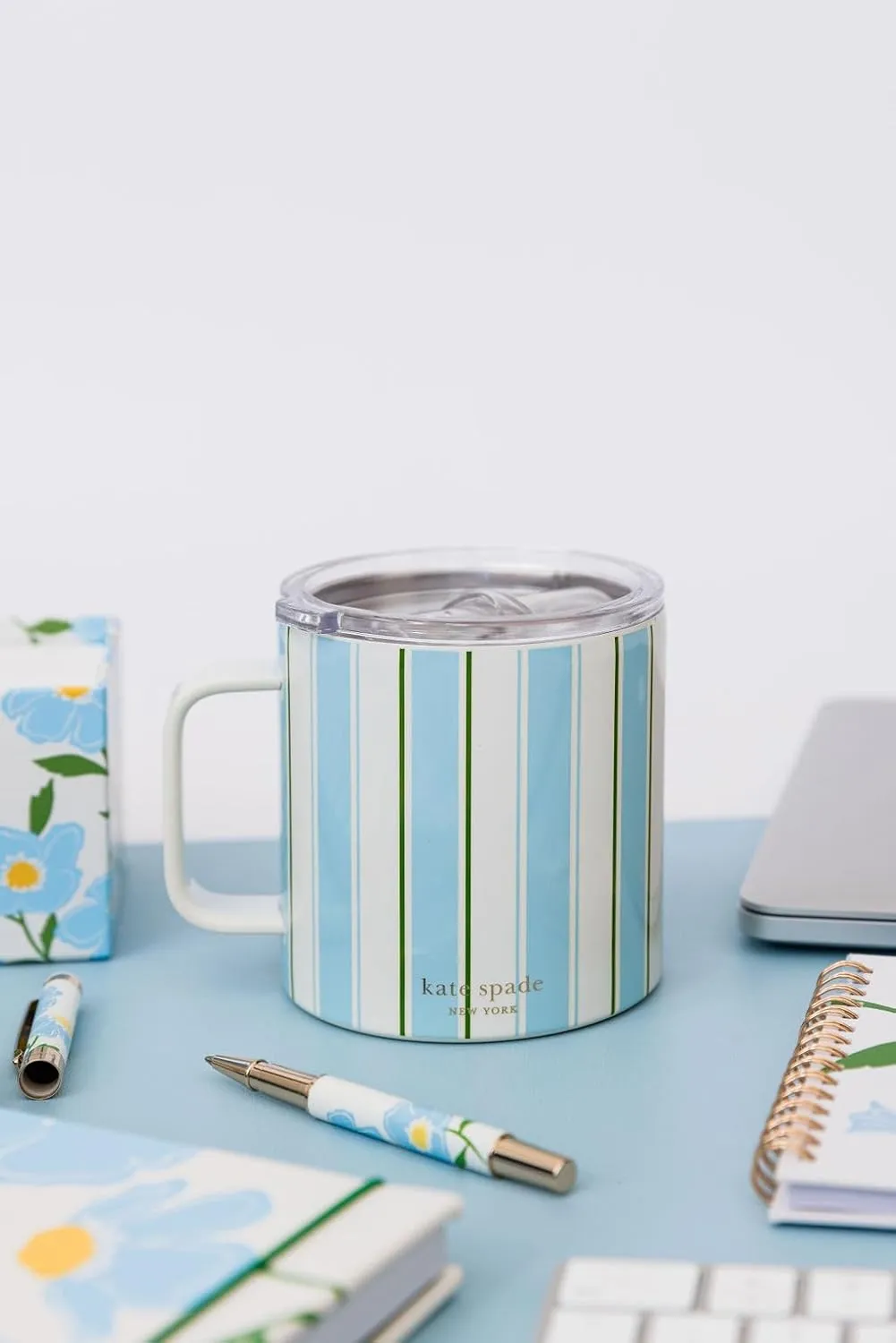 kate spade new york Stainless Steel Insulated Mug with Handle and Lid, 16 Ounce Double Wall Tumbler, Reusable Coffee Travel Mug for Hot and Cold Drinks (Daisy Stripe)
