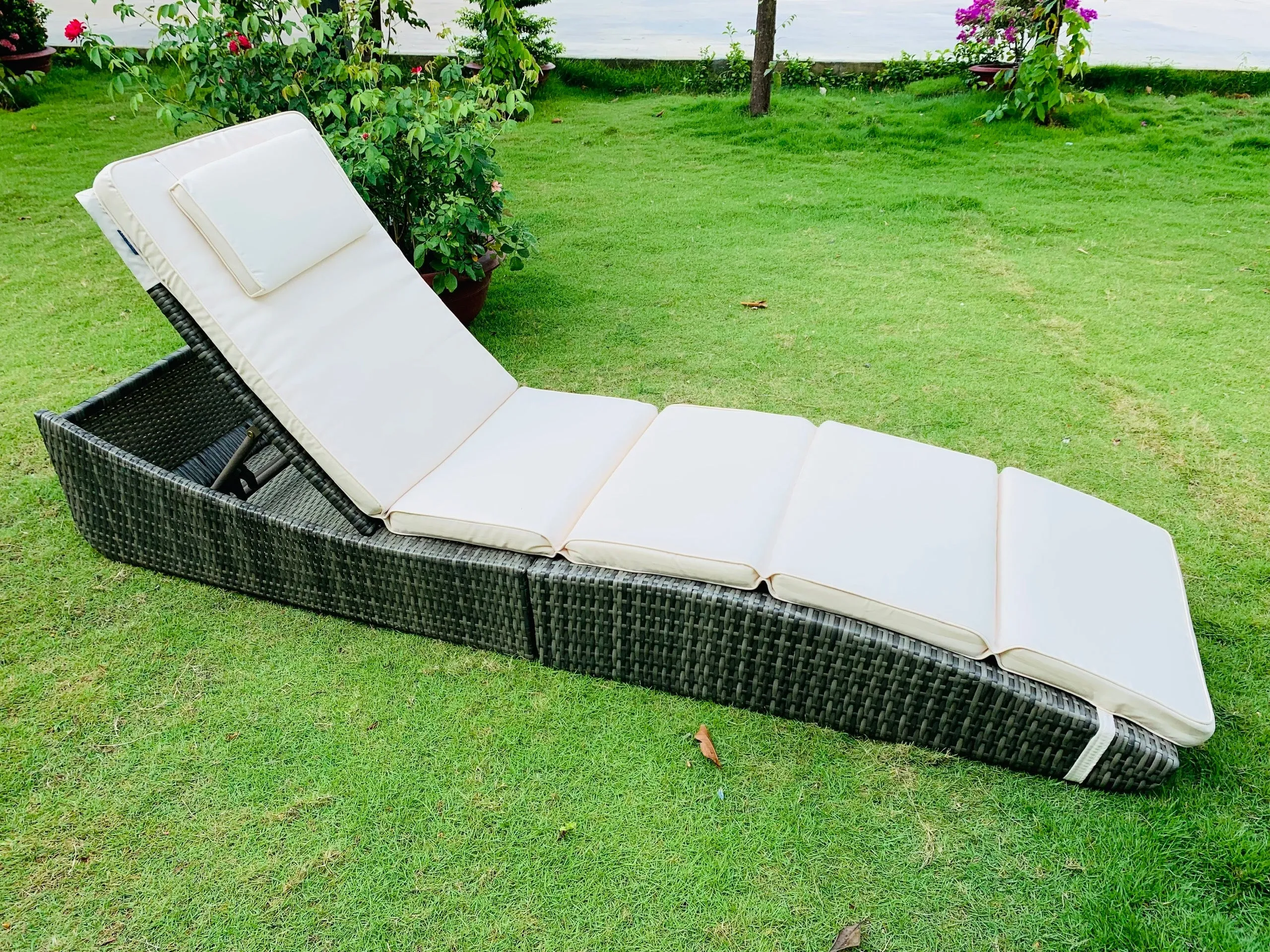 Outdoor Foldable Chaise Pool Lounge Chair Folding Wicker Rattan Sun Bed Patio Couch Reclining Lounger Adjustable Padded Backrest Pillow Assembled