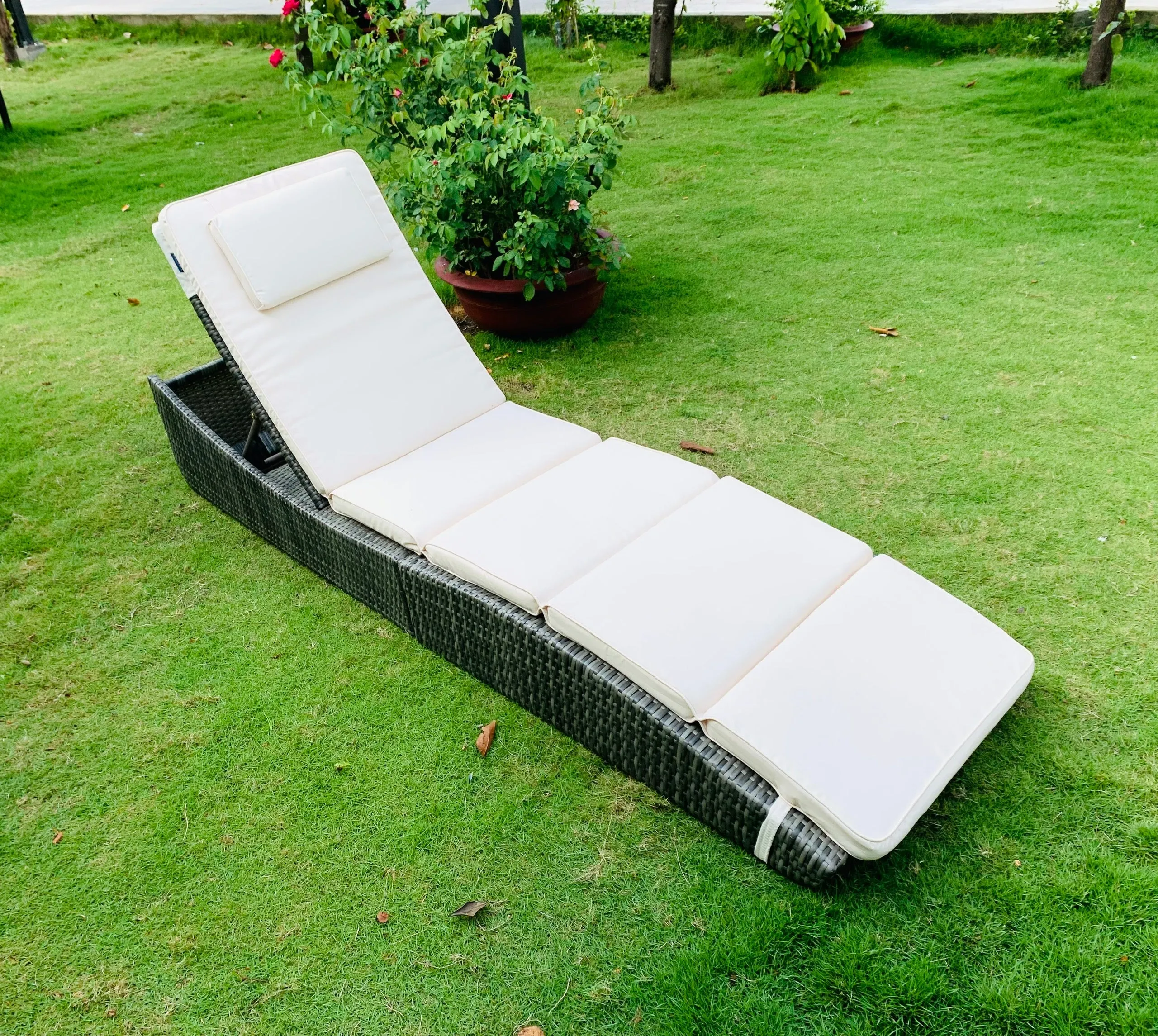 Outdoor Foldable Chaise Pool Lounge Chair Folding Wicker Rattan Sun Bed Patio Couch Reclining Lounger Adjustable Padded Backrest Pillow Assembled