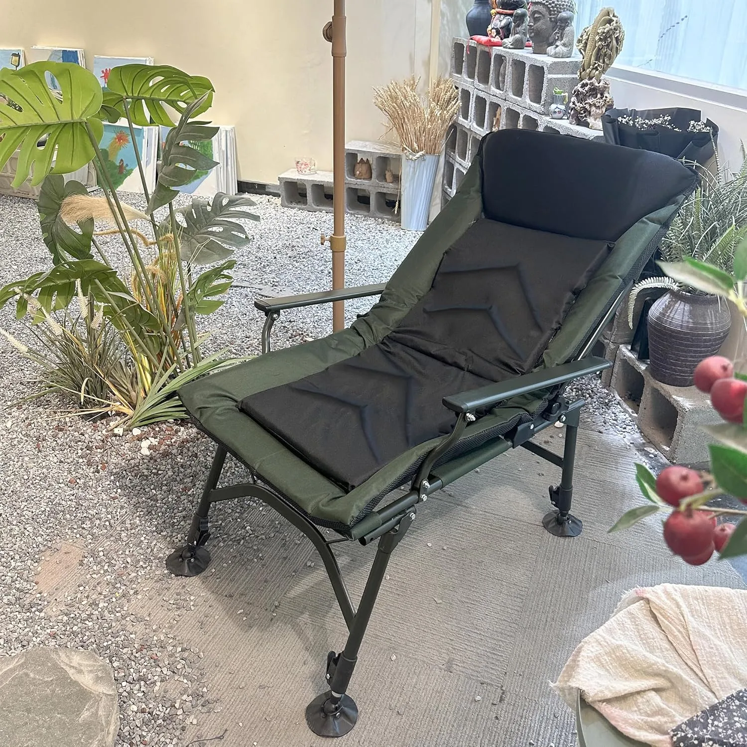 Reclining Camping Chair with Adjustable Foot Cup，Portable Adjustable Folding Chairs， Cotton Cushion Lounge Chair for Adults Indoor and Outdoor Camping Beach Hiking Fishing (Green Black)