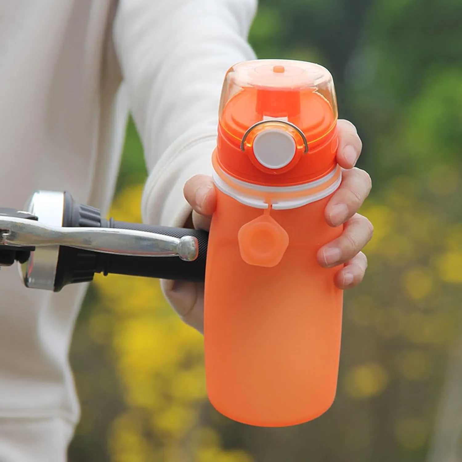 Silicone Foldable Water Bottle Cup Portable Sport Water Bottle Leakproof BPA Free Travel Water Bottles Gym Travel Camping Hiking Sport Outdoor Indoor Sport Travel Telescopic Cup(Orange,Large)