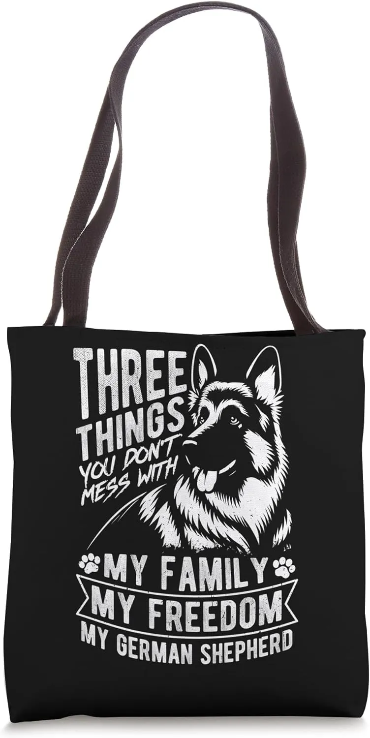 THREE THINGS YOU DON'T MESS WITH MY FAMILY Tote Bag