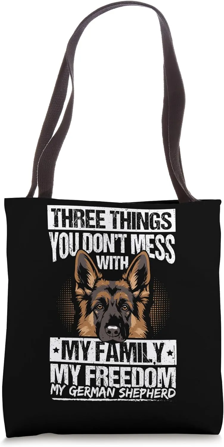 THREE THINGS YOU DON'T MESS WITH MY FAMILY Tote Bag