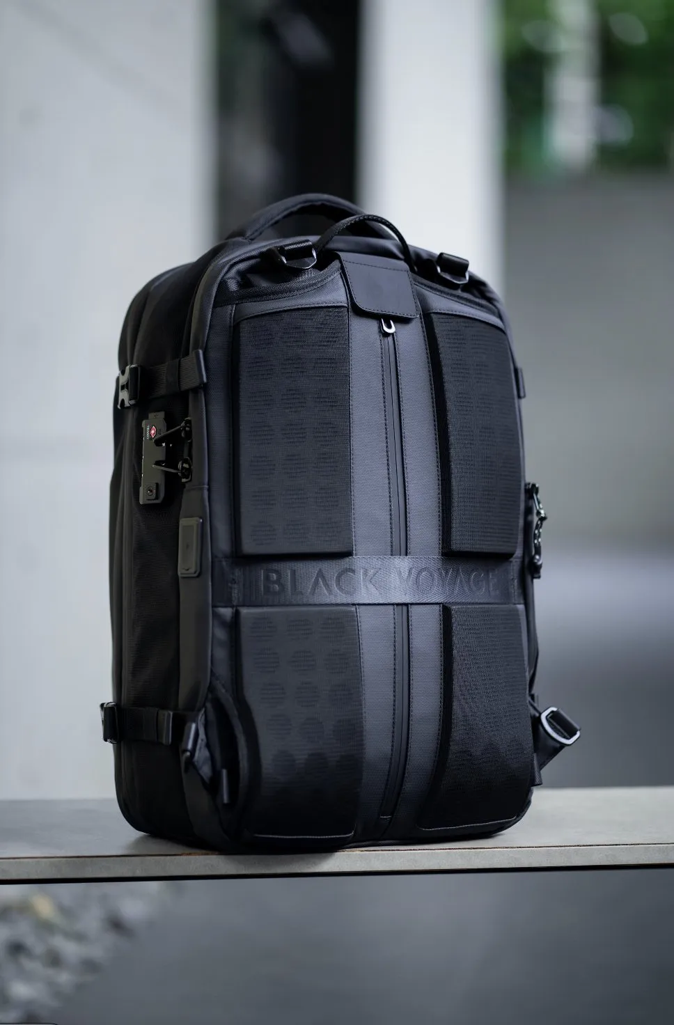 Zephyr - 60L Vortex Vacuum-Seal Air Compression Travel Backpack